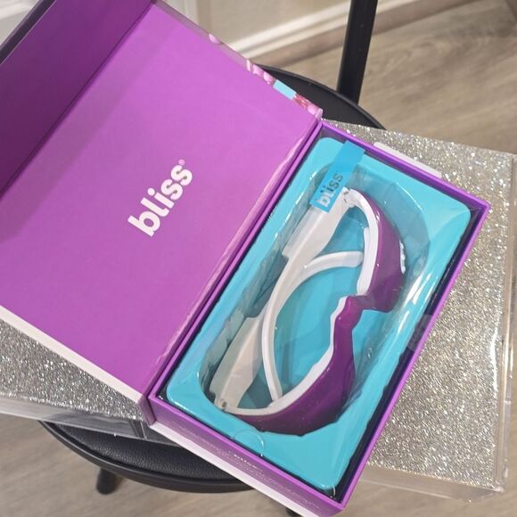 Bliss Youth Got This EMS Eye Massager w/Red Light - Picture 5 of 7